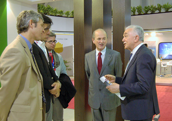 Ambassador of France visiting the Arta Rail booth at the 4th Iran Rail Expo, May 2016